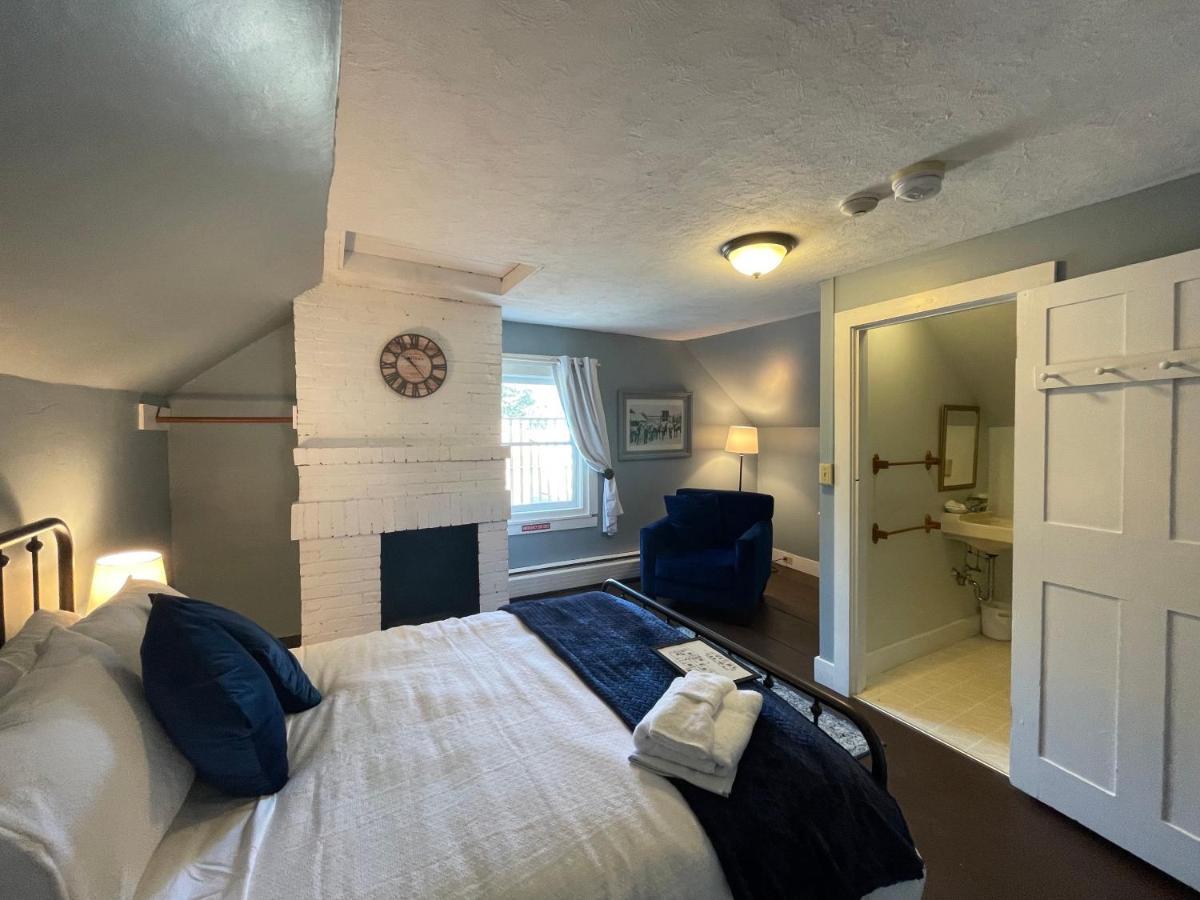 Stone Hearth Inn And Eatery Chester Bagian luar foto