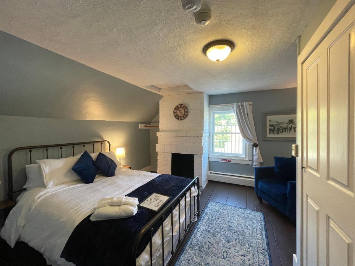 Stone Hearth Inn And Eatery Chester Bagian luar foto