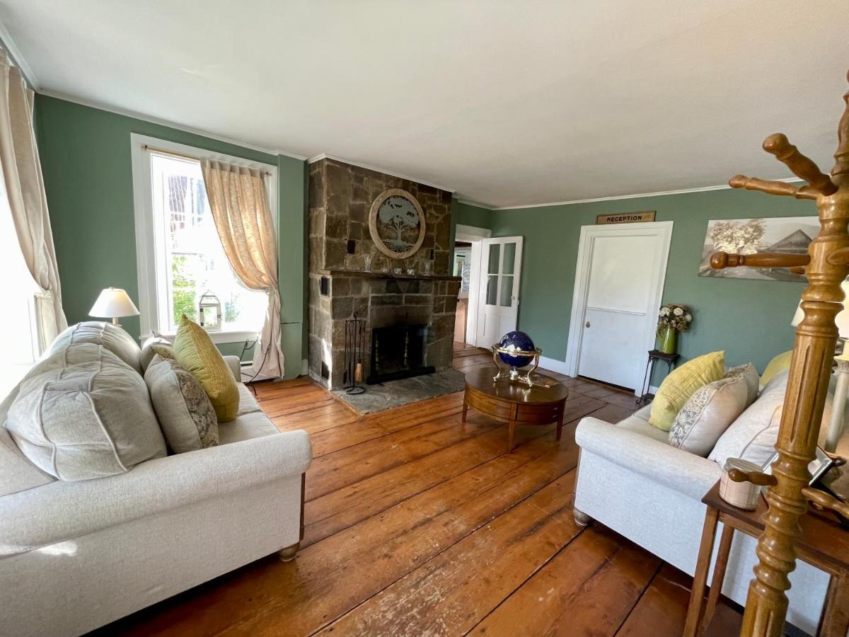 Stone Hearth Inn And Eatery Chester Bagian luar foto