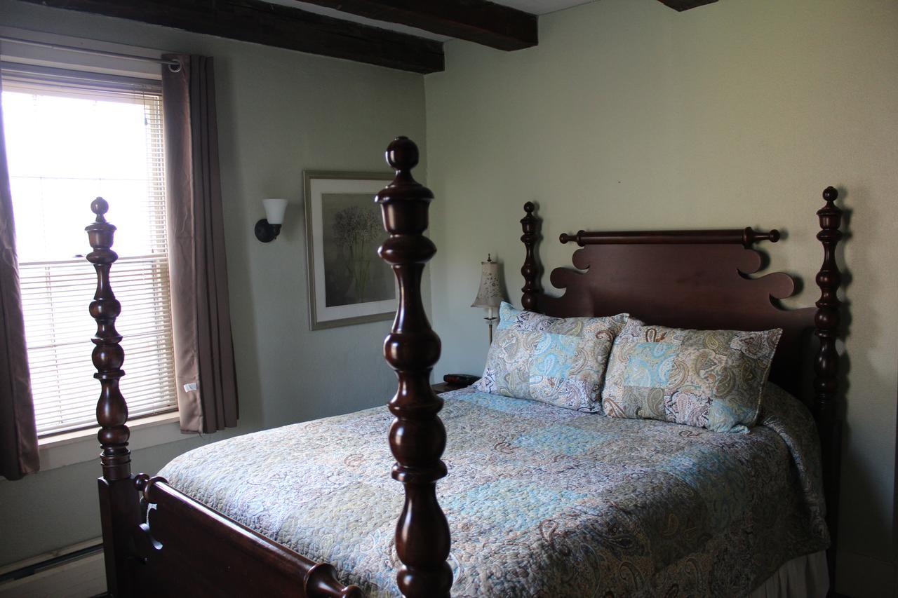 Stone Hearth Inn And Eatery Chester Bagian luar foto