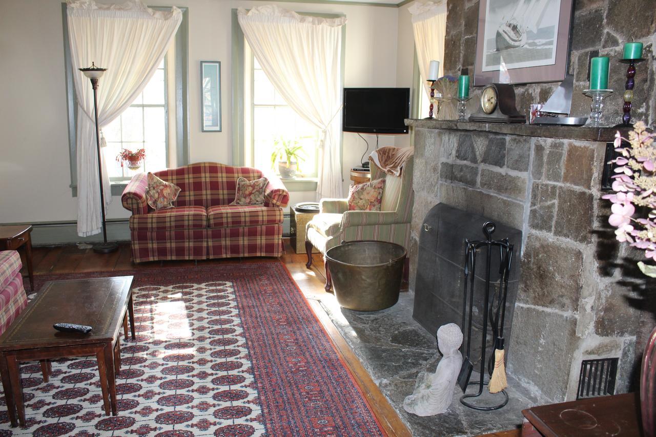 Stone Hearth Inn And Eatery Chester Bagian luar foto